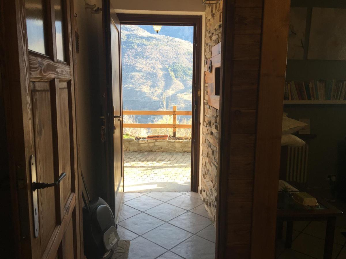 La Casa Del Bosco Apartment Aosta Luaran gambar