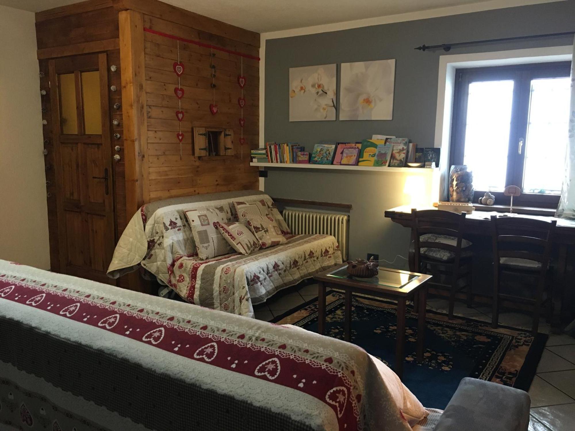 La Casa Del Bosco Apartment Aosta Luaran gambar